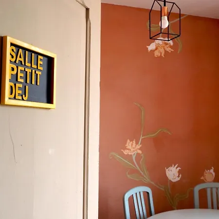 La Maison De 1868 Гостевой дом *